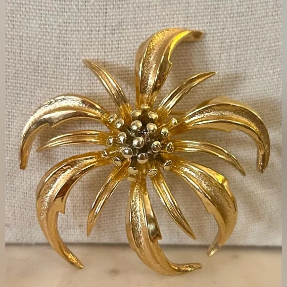 MARBOUX Chrysanthemum Brooch Vintage Marcel Boucher - Picture 1 of 9